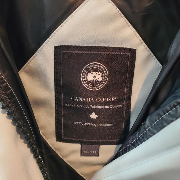 Canada Goose Shelburne Fur Parka - Picture 9 of 11